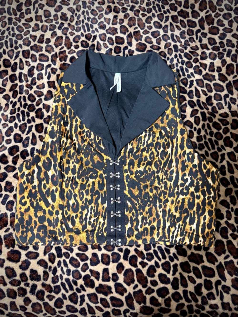 Live 4 Truth Leopard Print Hook-and-Eye Crop Top - Large